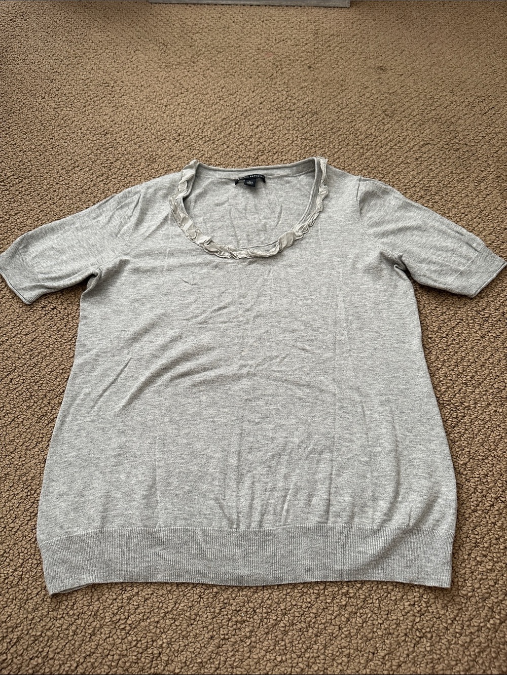 Banana Republic Knit Light Gray Ruffle-Trim Short Sleeve Top